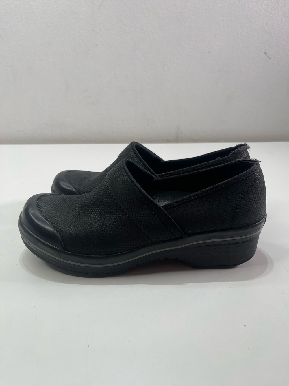 Dansko Women’s 37 6.5 Animal Print Black Leather Slip On Clogs Shoes Slip Resist